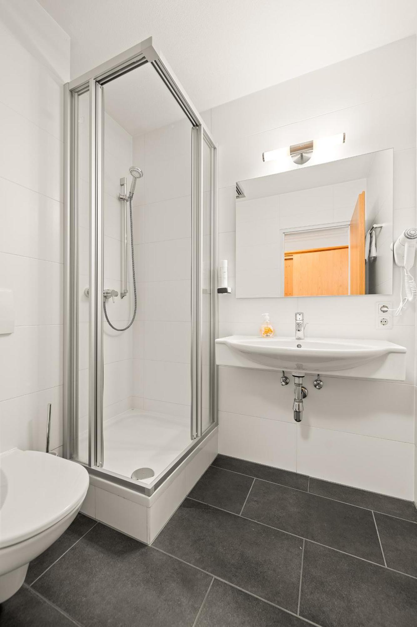 Apartment Select Top 8 - By Four Seasons Apartments พีเซนดอร์ฟ ภายนอก รูปภาพ